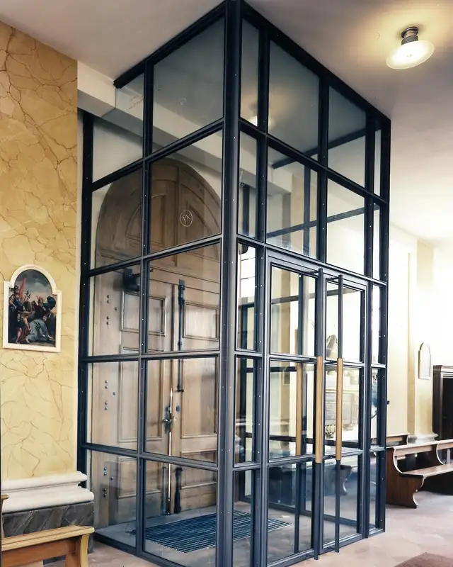 Transparente Eleganz trifft auf zeitlose Architektur